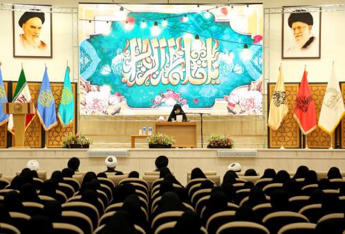 قدرت خدایی و خلوص امام خمینی(ره) باعث پیروزی انقلاب اسلامی شد