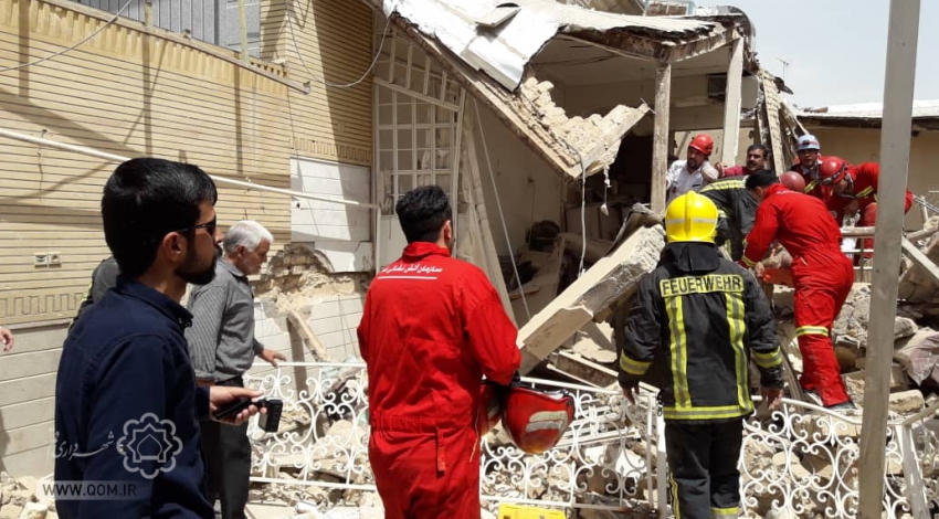 انفجار در منزل مسکونی در بلوار انصارالحسین/۷ مصدوم تاکنون از زیر آوار خارج شده‌اند