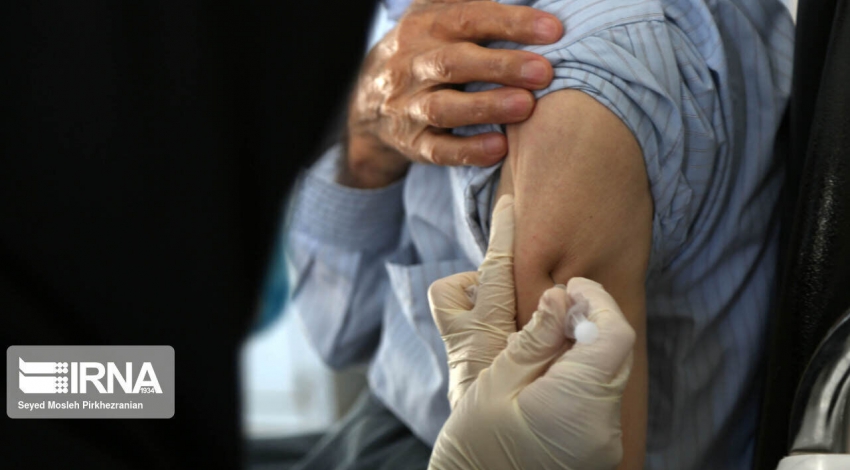 کنترل نسبی کرونا در قم نیازمند واکسیناسیون دست‌کم ۹۶۰ هزار تن