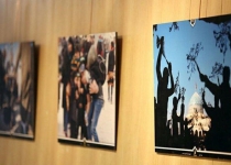 نمایشگاه پوستر سوگواره هنر عاشورایی در قم در حال برگزاری است نمایشگاه پوستر سوگواره هنر عاشورایی در قم در حال برگزاری است 