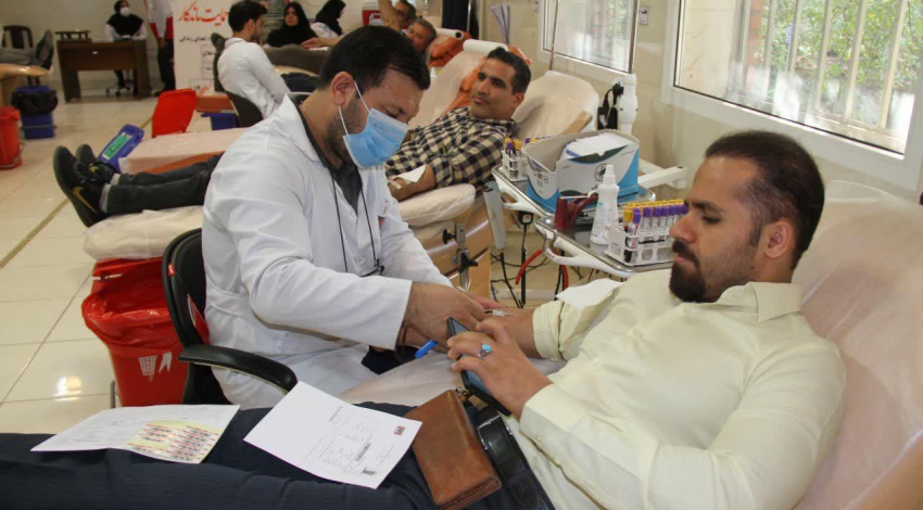 اهدای خون جمعی از کارکنان شهرداری منطقه یک قم