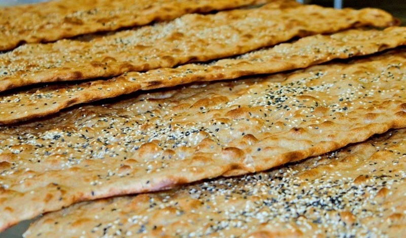  نان سنگک تولیدی در نانوایی های آزادپز قم استاندارد نیست
