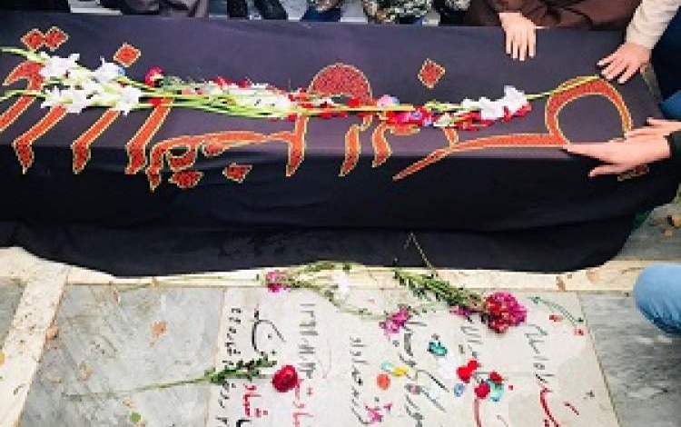 مراسم تشییع پیکر مادر شهیدان کارکوب زاده در قم برگزار شد