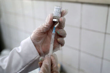 واکسیناسیون افراد بالای ۶۵ سال در قم آغاز شد