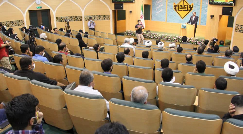 محفل ادبی«نور علی نور» در قم برگزار شد