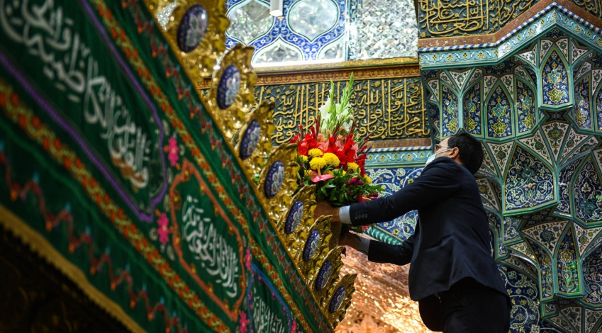 گل‌آرایی ضریح مطهر حضرت معصومه(س) با مشارکت شهرداری قم