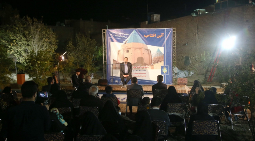 بازگشایی مجموعه مقابر گنبد سبز به مناسبت “روز قم”/نمایشگاه صنایع‌دستی برپا شد