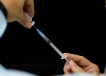 الزام تزریق واکسن کرونا برای کارکنان ادارات و مراکز خدمات‌دهی به مردم/ انتقاد از سهل‌انگاری در اجرای پروتکل‌های بهداشتی