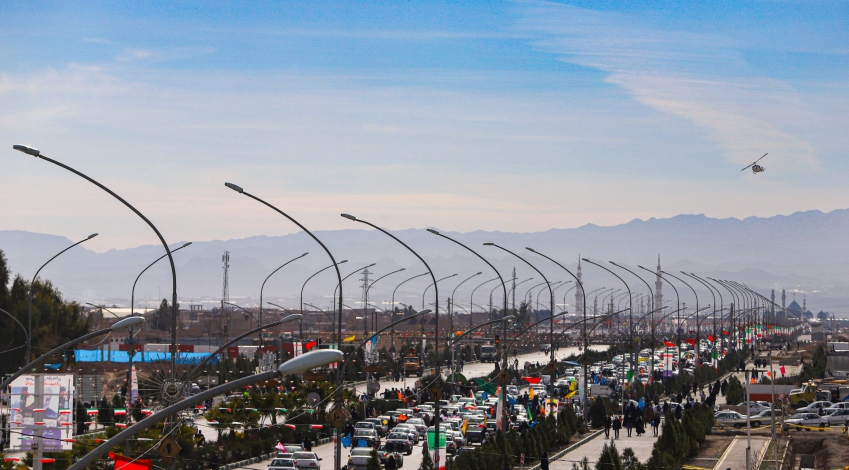 برگزاری مانور بزرگ خودرویی ناوگان تاکسیرانی قم به مناسبت ۲۲ بهمن