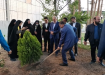 غرس دو نهال به نام دختران ایران در بوستان نجمه قم با حضور وزیر آموزش و پرورش