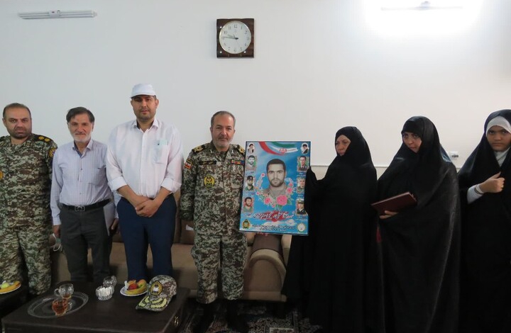 دیدار فرماندهان پدافند هوایی با ۱۶ خانواده شهید ارتش در قم +تصاویر