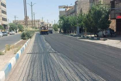 تسهیل در عبور و مرور شهری با روکش آسفالت 60000 مترمربع از معابر منطقه یک قم