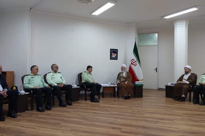 نیروی انتظامی اخلاق‌مداری را با اقتدار درآمیخته‌است