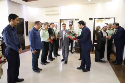 شهردار قم با فرمانده نیروی دیدار و گفت‌وگو کرد  <img src="/images/picture_icon.png" width="16" height="16" border="0" align="top">