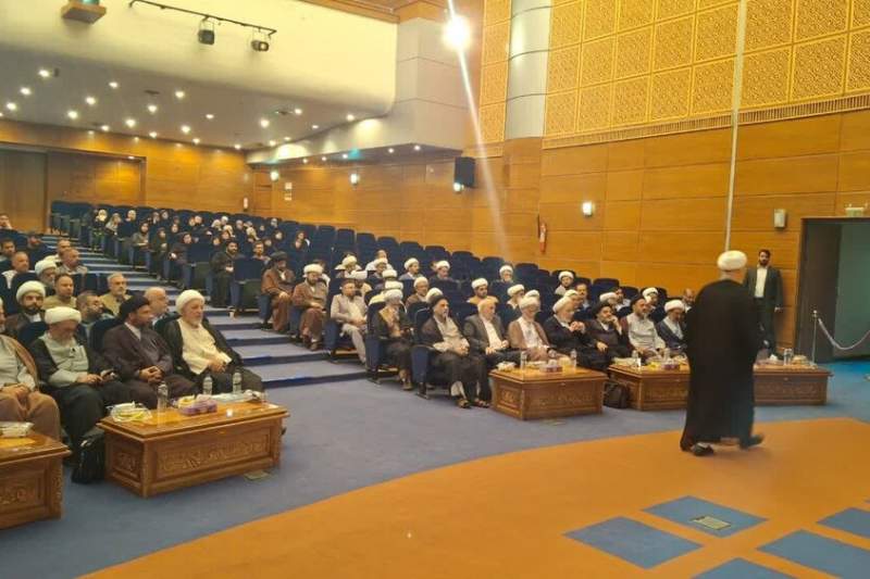 همایش بزرگداشت مقام علم و معلم در قم برگزار شد