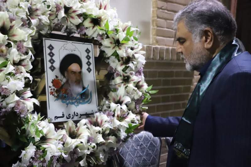 آئین تجدید عهد شهردار و مدیران شهرداری قم با آرمان‌های انقلاب اسلامی