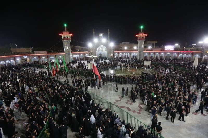 قم در شب عاشورای حسینی غرق در ماتم شد