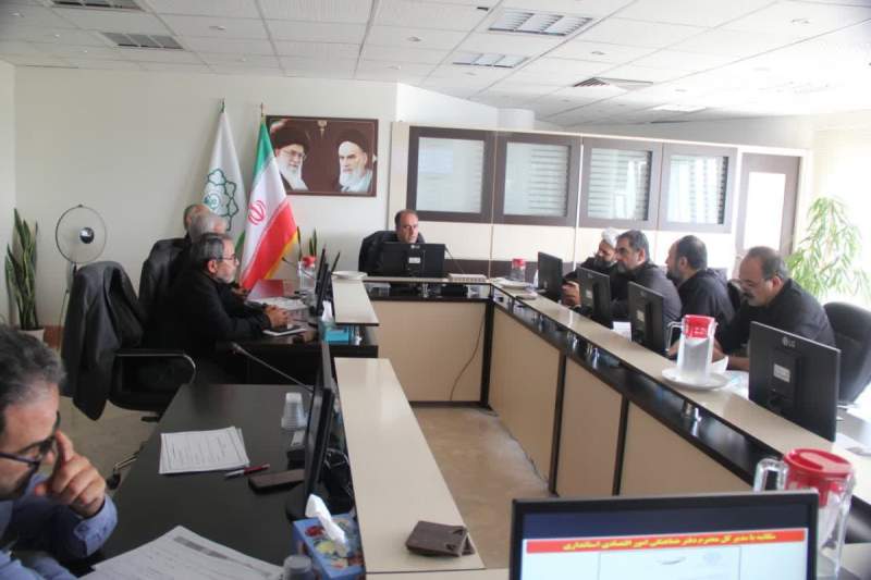 توزیع گسترده یخ بهداشتی در ایام محرم توسط سازمان ساماندهی مشاغل شهرداری قم