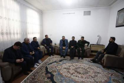 دیدار شهردار قم با خانواده شهدای حمله متجاوزانه رژیم صهیونیستی  <img src="/images/picture_icon.png" width="16" height="16" border="0" align="top">