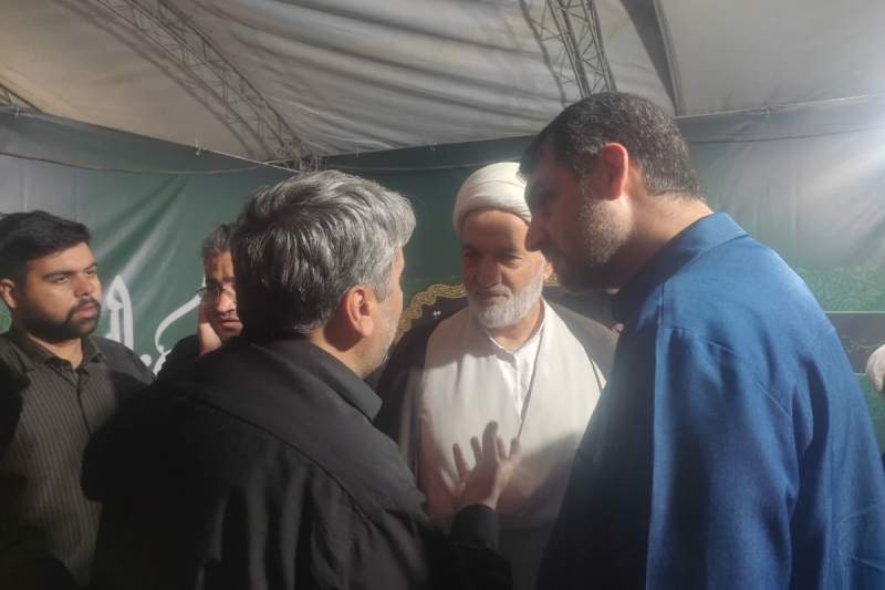 بازدید نمایندگان مردم قم در مجلس از موکب فرهنگی شهرداری قم/تاکید بر هم افزایی دستگاه‌ها برای ارتقای خدمات به زائران