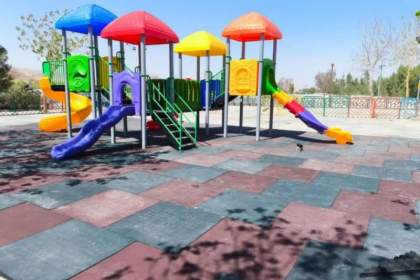 نصب تجهیزات بازی کودکان در ۵ بوستان منطقه۲ قم