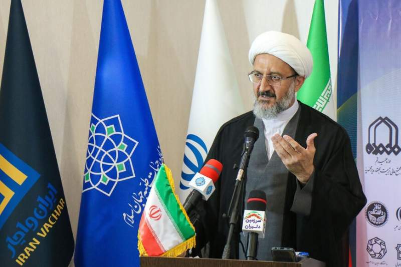 علما الگوی حیات طیبه در عصر خود هستند