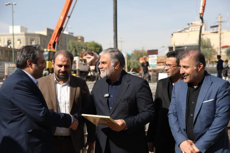 معارفه مسئول ارتباطات معاونت فنی و عمرانی قم در محل پروژه عمرانی برگزار شد