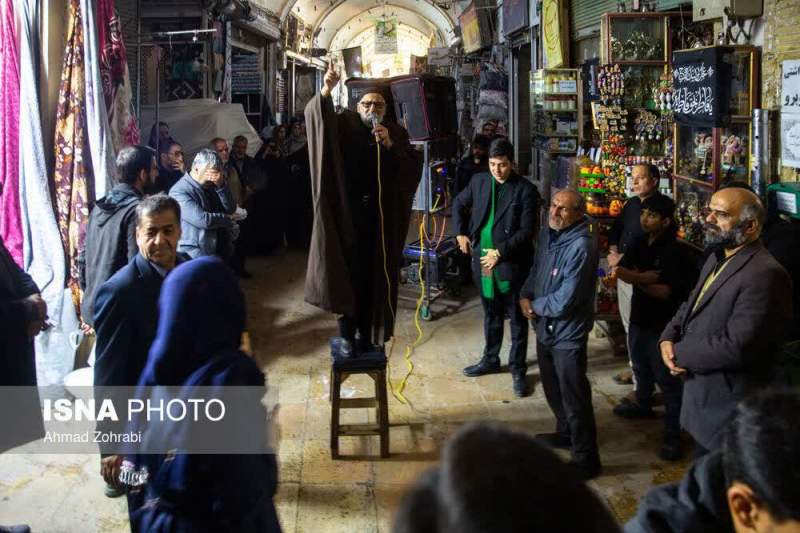 احیای آیین چهارپایه‌خوانی و نصب بیش از ۳۰۰ کتیبه عزاداری در بازار قم