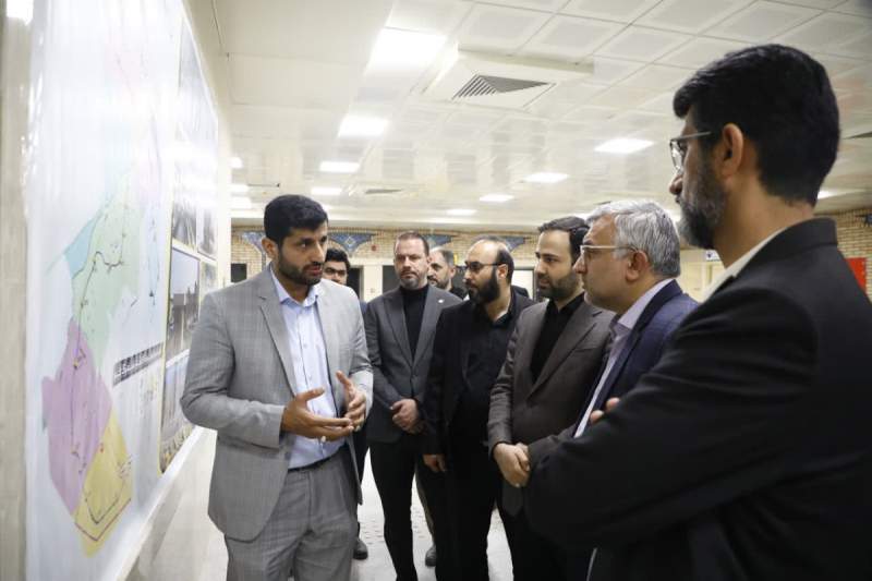 بازدید معاون دیپلماسی اقتصادی وزارت خارجه از متروی قم/حل برخی موانع مترو نیازمند دیپلماسی اقتصادی است