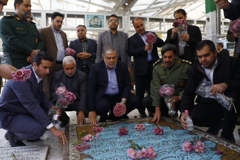 ادای احترام مدیران شهری به مقام شامخ شهدا