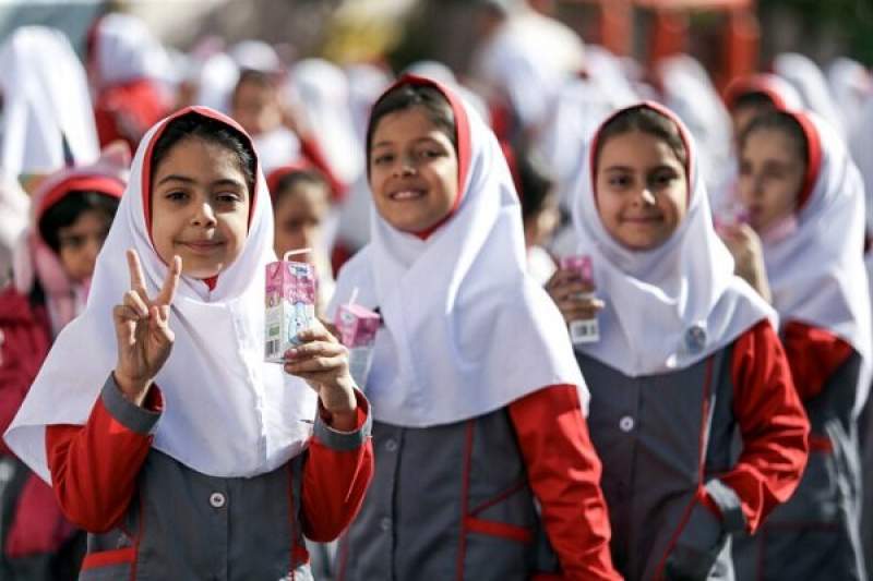 توزیع شیر رایگان به ۱۵۰ هزار دانش‌آموز قم آغاز می‌شود