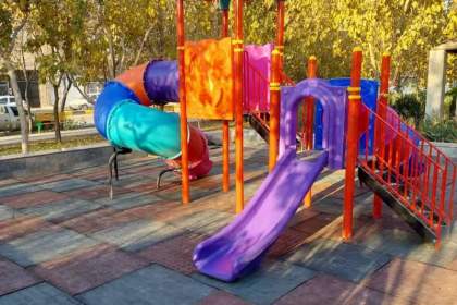 نصب 2 مجموعه بازی کودکان در بوستان‌های انارستان و نظامی گنجوی