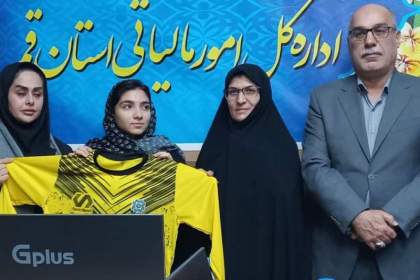 رونمایی از پیراهن تیم فوتسال بانوان اداره کل امور مالیاتی قم
